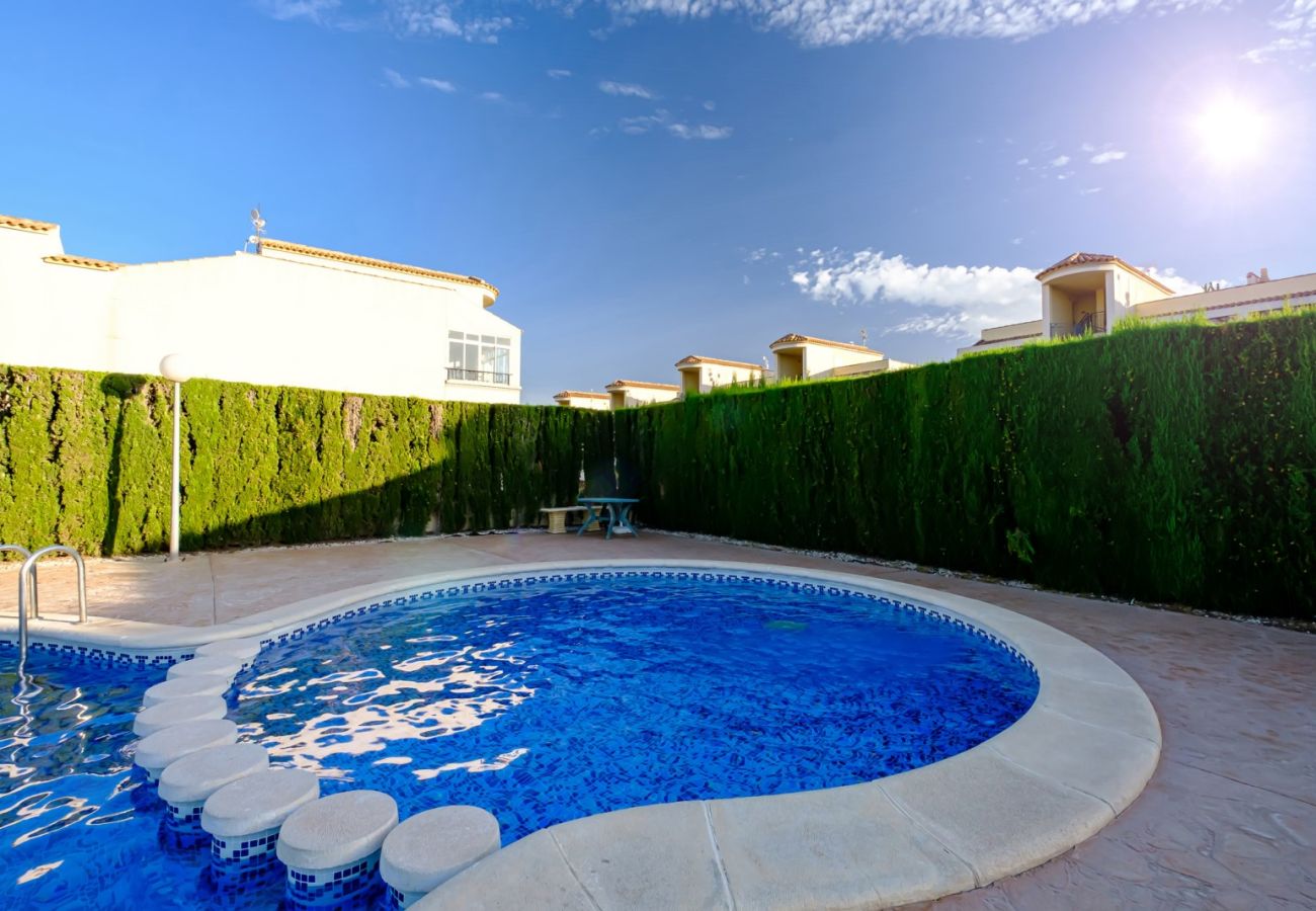 Apartamento en Orihuela Costa - ID72