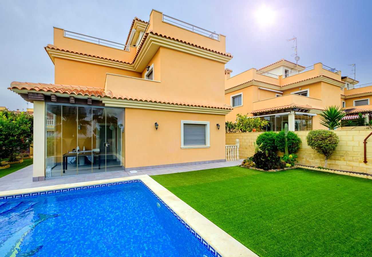 Villa en Torrevieja - ID119