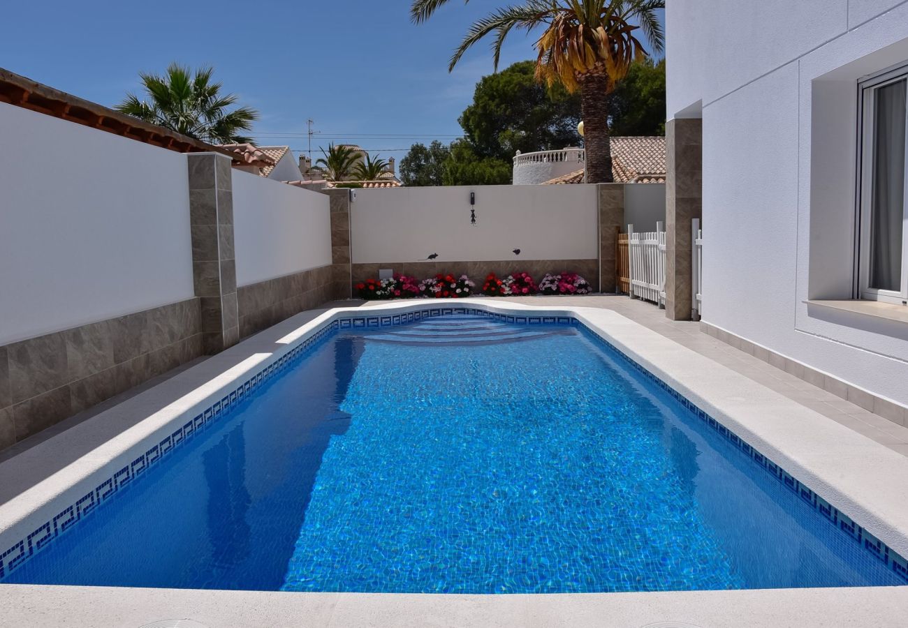 Villa en Cabo Roig - ID102